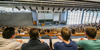 Students sitting in a lecture in the audimax.